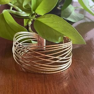 Stylish & Classic Twisted Open-End Gold Bangle